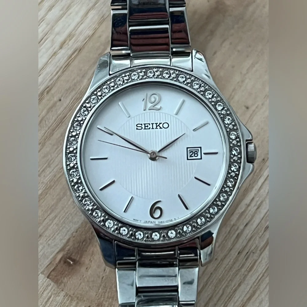 Seiko Ladies Watch Crystals Stainless Bracelet Dial Hands Date Window